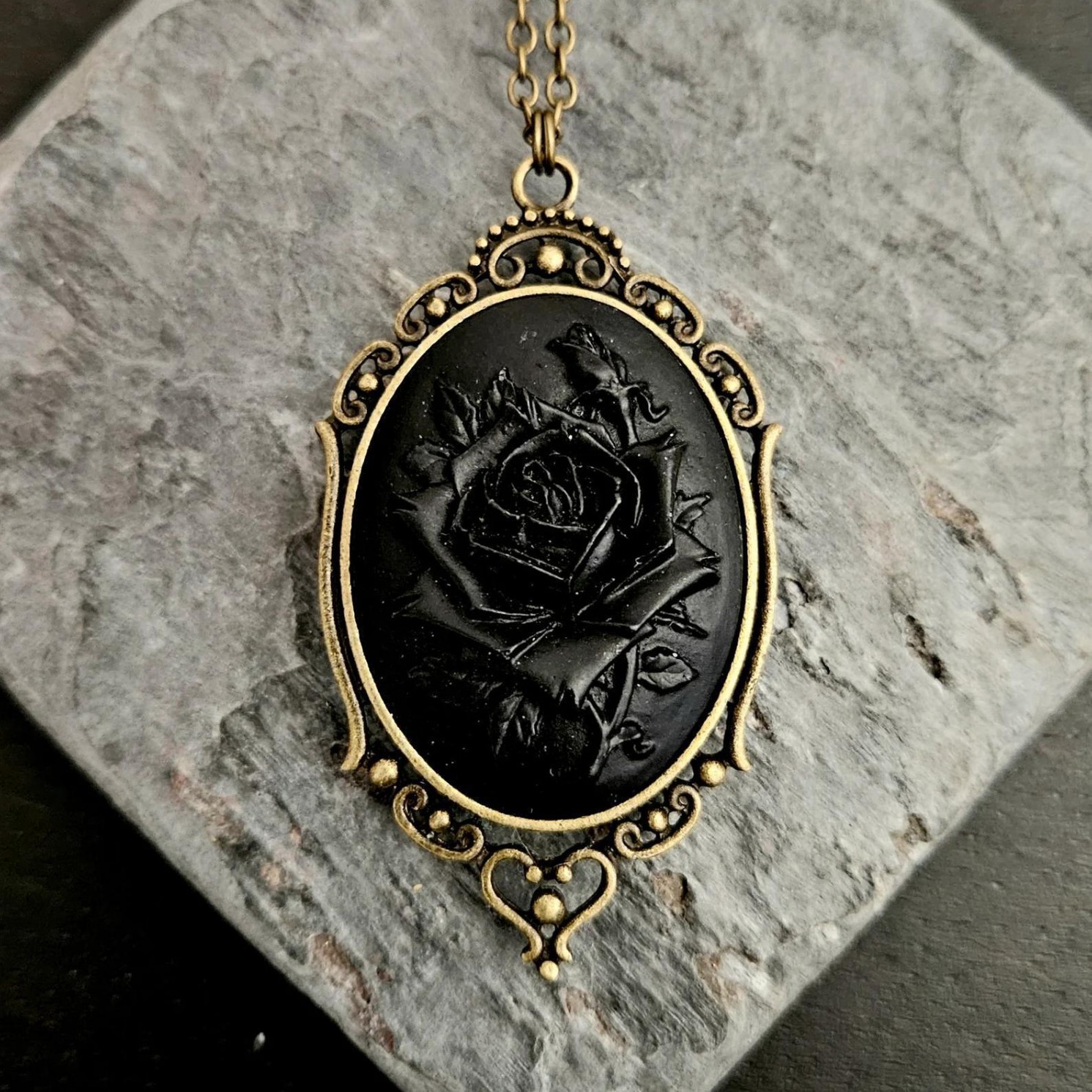 Y2K Ethnic Fashion - Retro and Trendy Oval Pendant Necklace